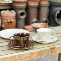 Hot selling Turkish style afternoon tea using unique design glazed porcelain coffee cup and saucer